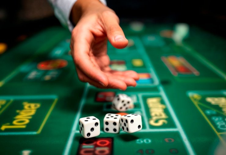 Studio live dealer Speed Baccarat mesin777 dengan tata letak meja dan streaming video HD